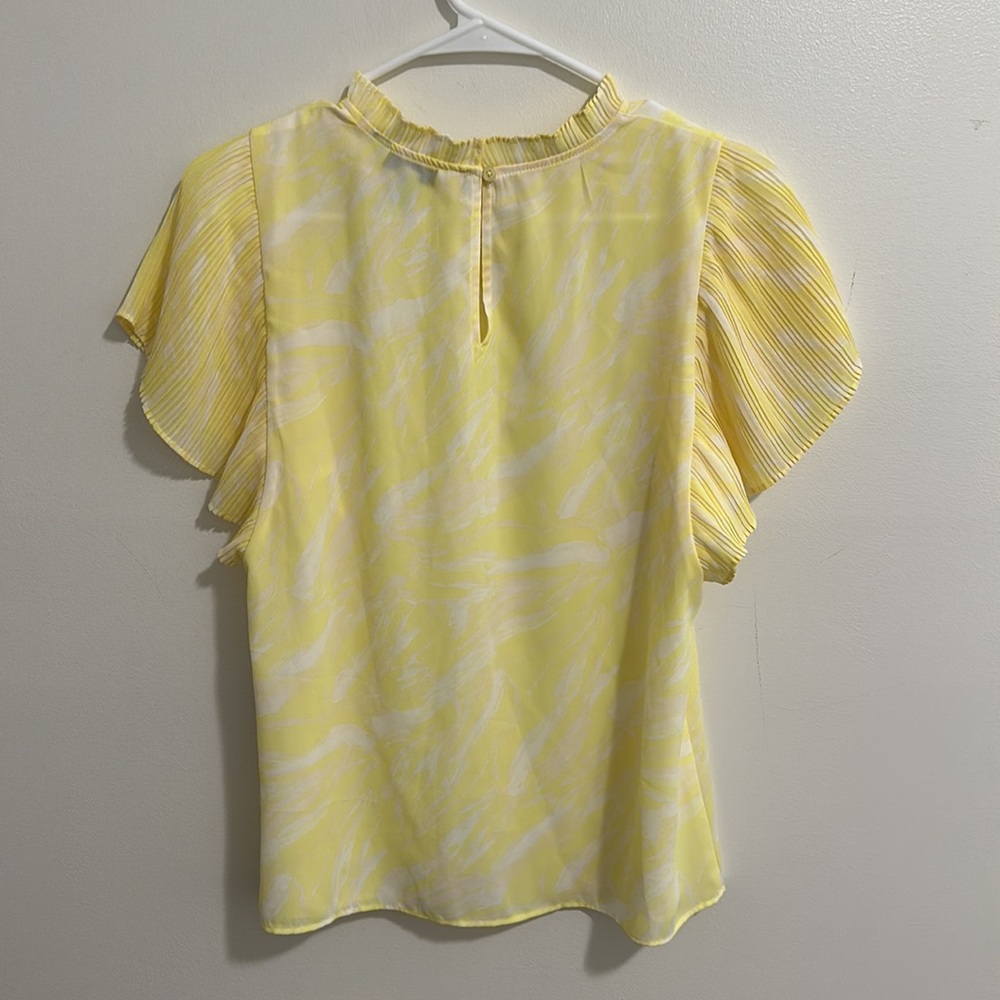 NWT Nine West Yellow White Pleated Flutter Sleeves Blouse Women Medium - Picture 3 of 5